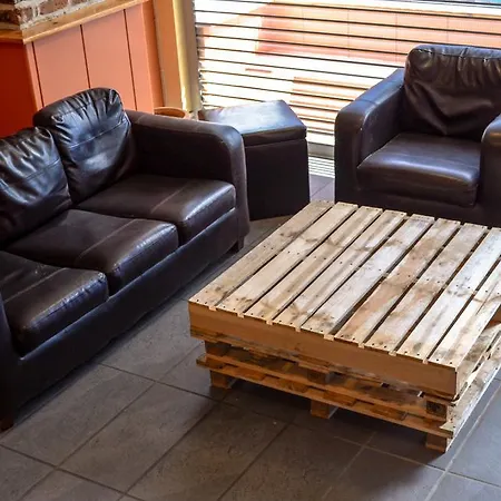 بيت شباب Egali