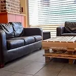 Egali Hostal *